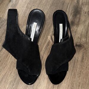 Diane Von Furstenberg black suede shoes size - 9B